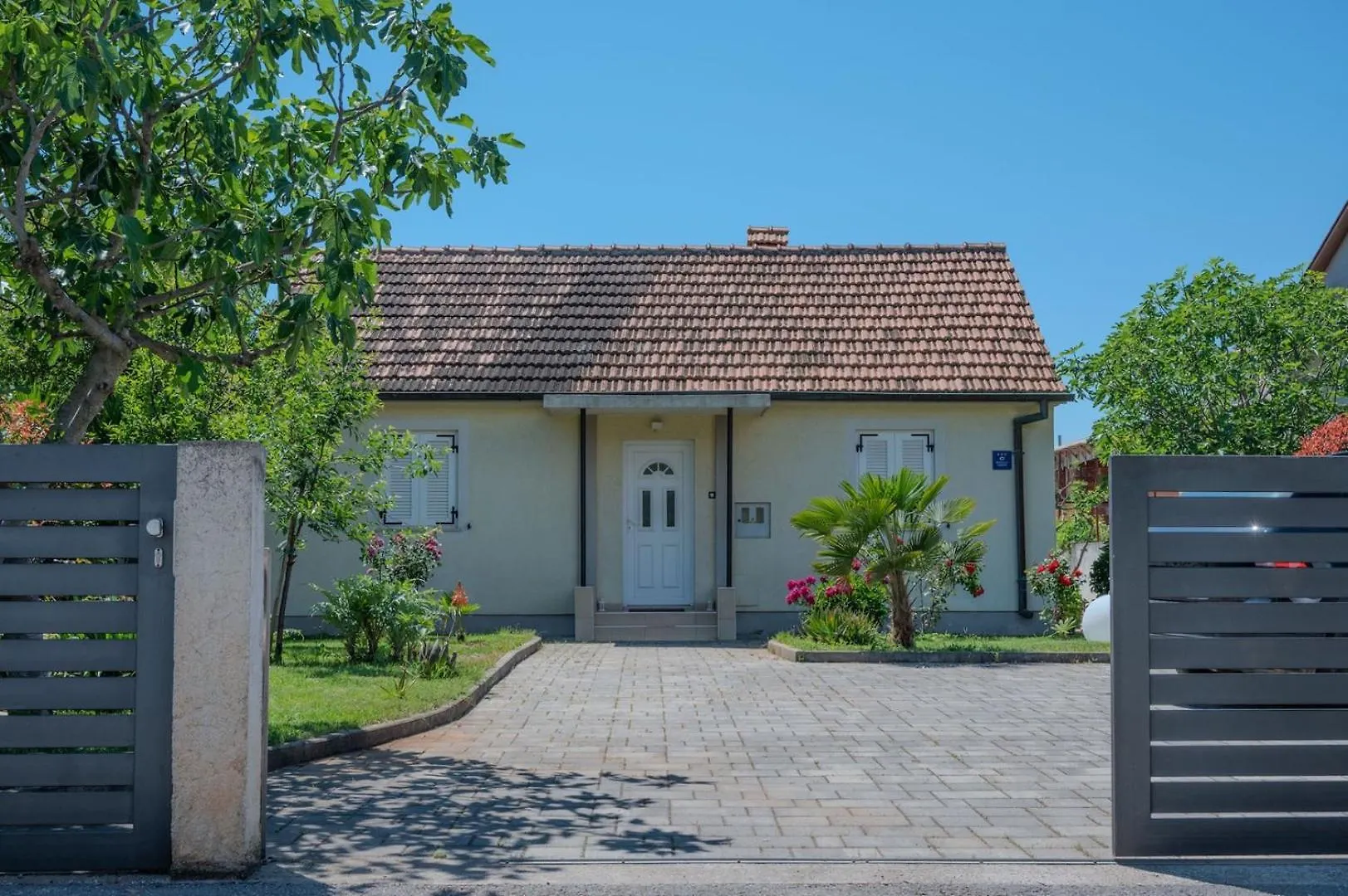 Holiday House With Garden 