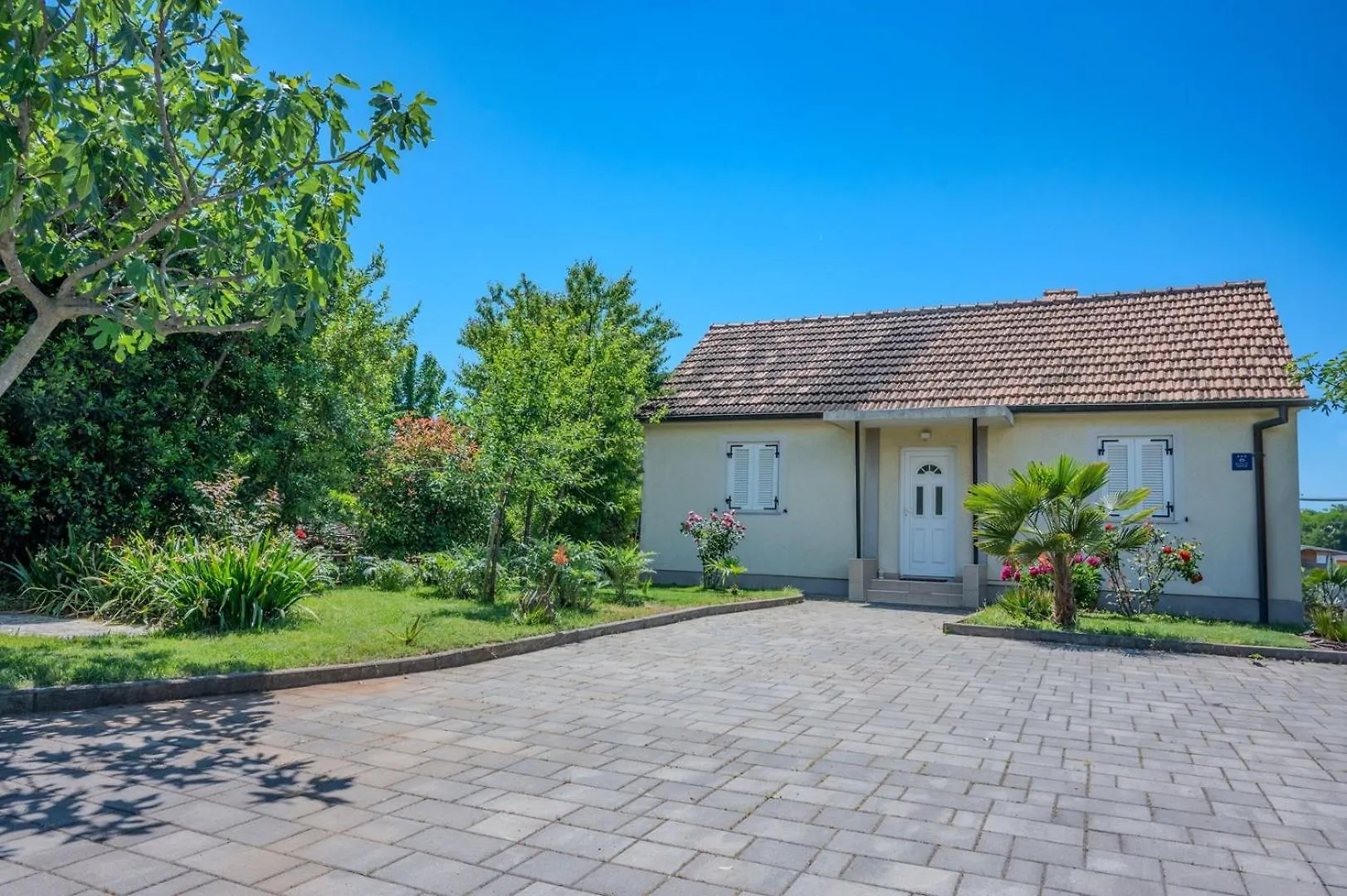 Holiday House With Garden 