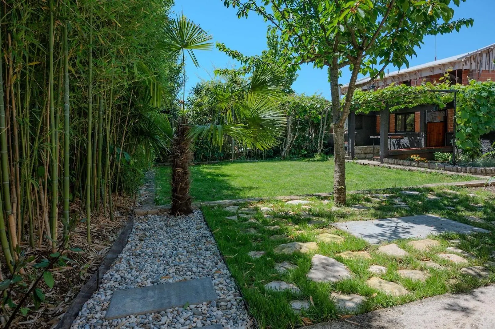 Holiday House With Garden 