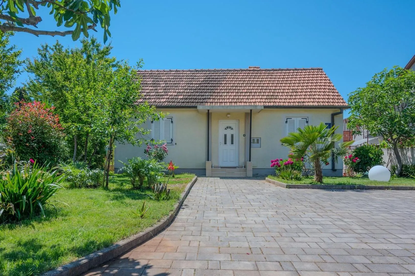 Holiday House With Garden 