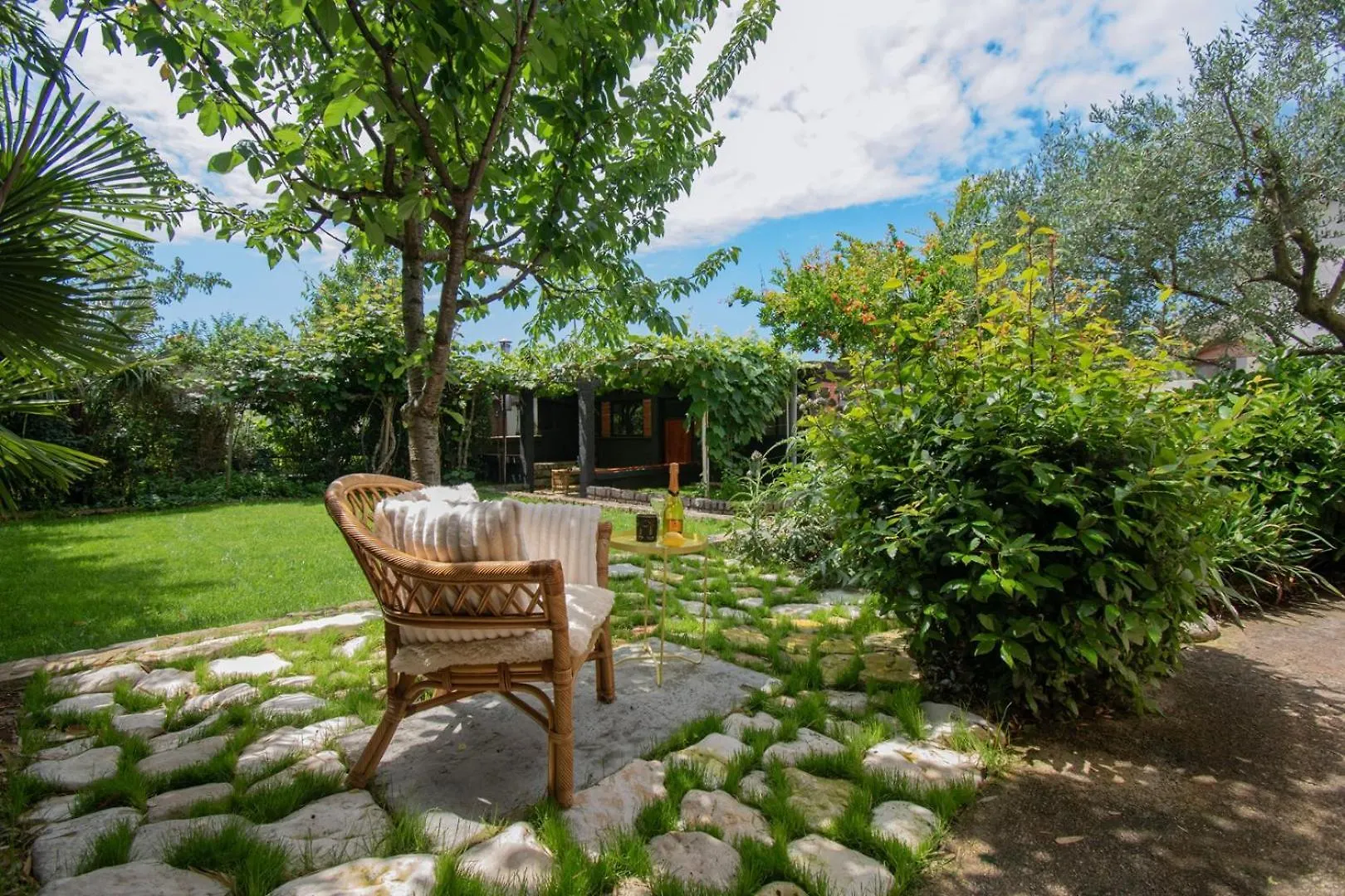 Holiday House With Garden 