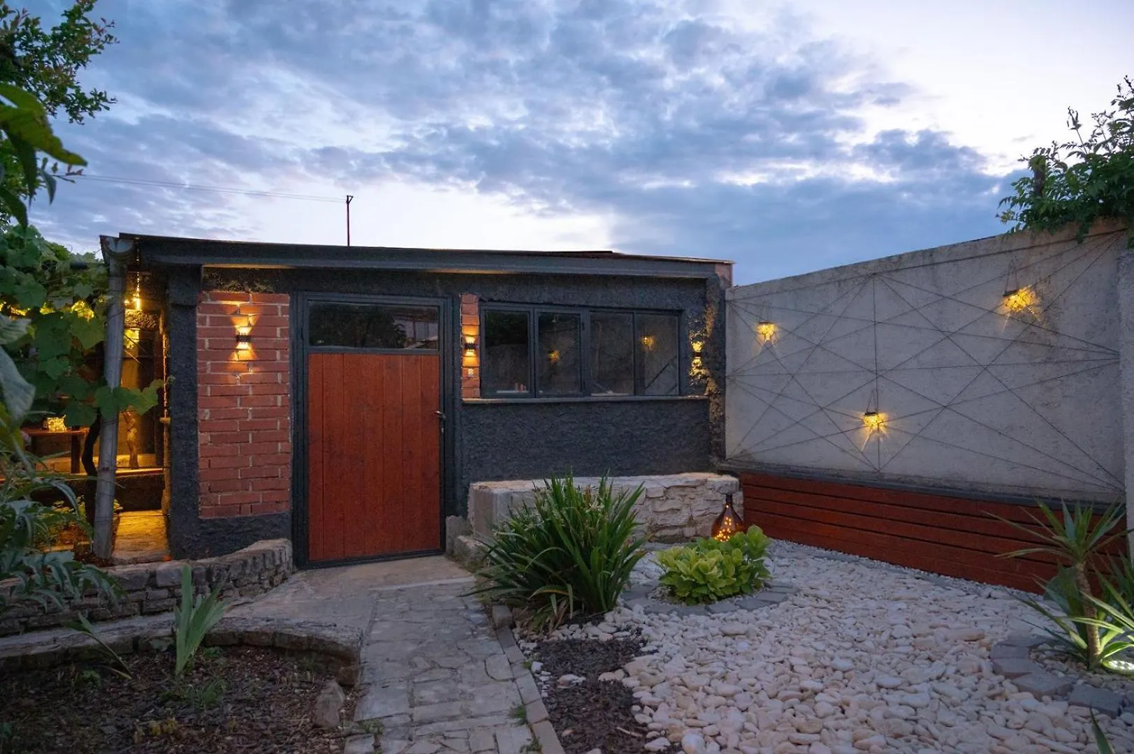 Holiday House With Garden 