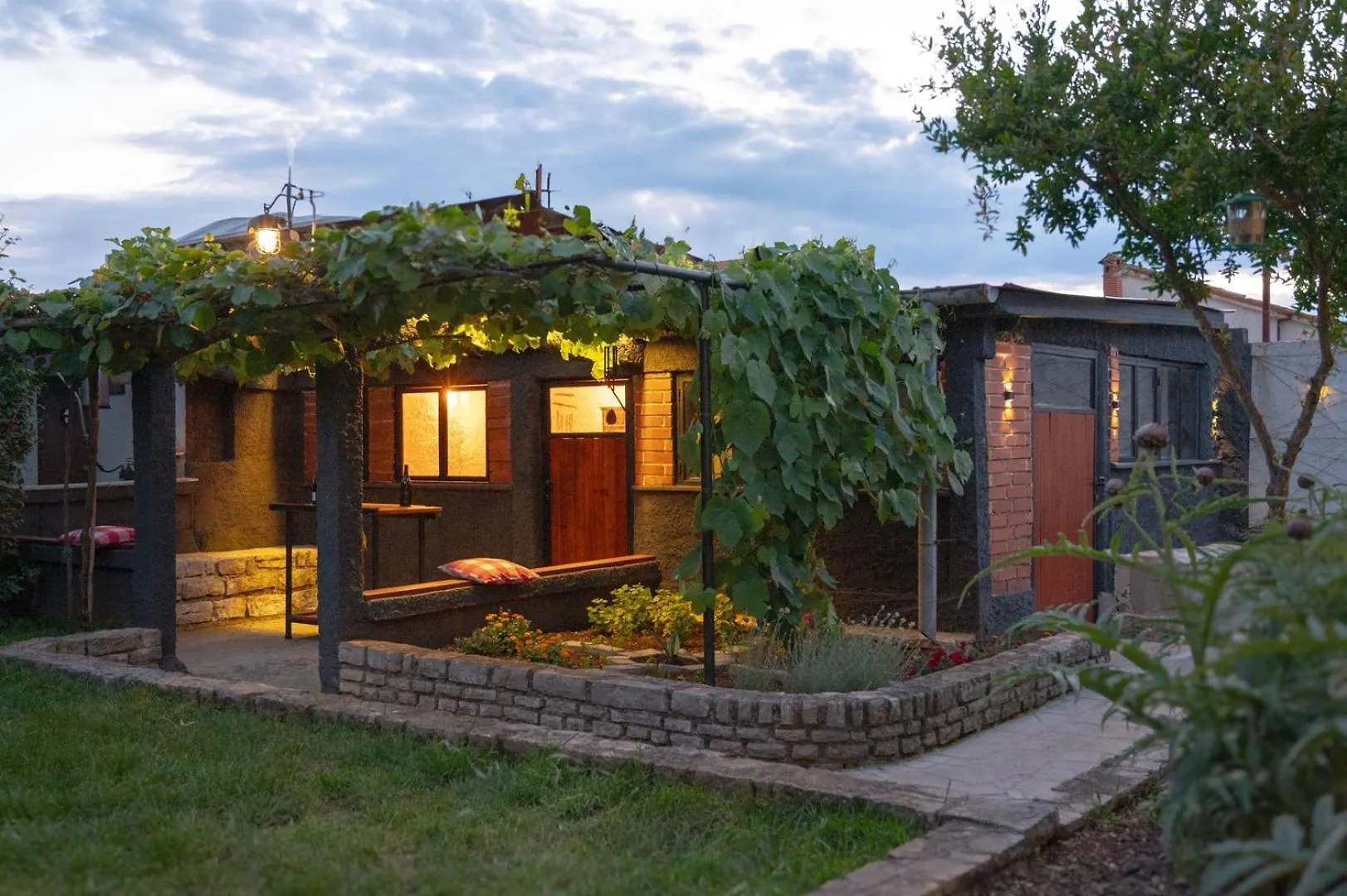 Holiday House With Garden 